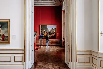 Upper Belvedere, people looking at paintings in the interior
